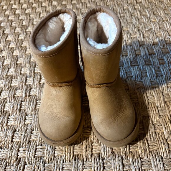 UGG Toddler's Classic Boot in Chestnut - Picture 2 of 10